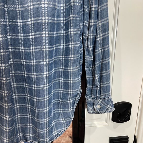 Sneak peek small button down - Picture 2 of 9